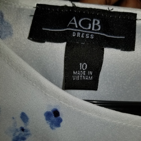 *NEW* blue & white floral sleeveless dress - Picture 4 of 5